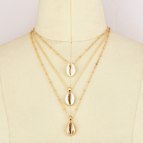 Elegant multi Layer Cowrie Shell Necklace - Picture 2 of 5